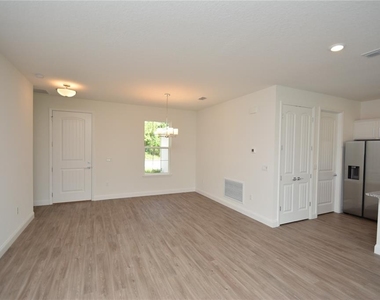 102 Brittany Lane - Photo Thumbnail 3