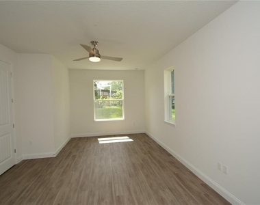 102 Brittany Lane - Photo Thumbnail 11