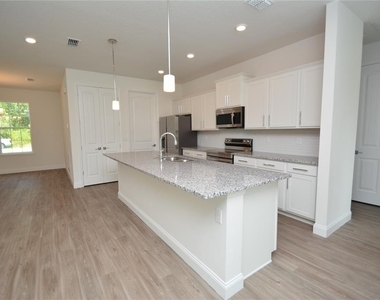102 Brittany Lane - Photo Thumbnail 7