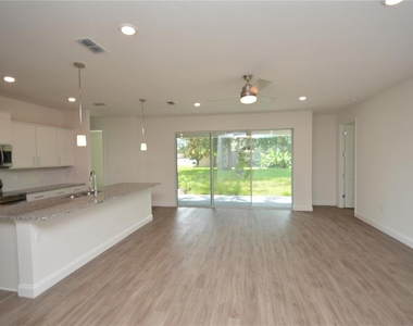102 Brittany Lane - Photo Thumbnail 9