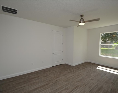 102 Brittany Lane - Photo Thumbnail 13