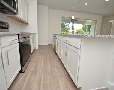 102 Brittany Lane - Photo Thumbnail 10