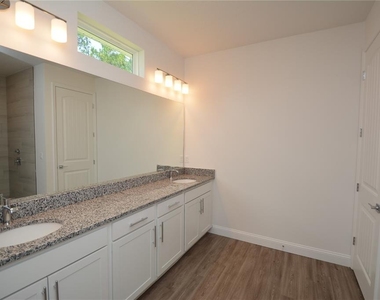 102 Brittany Lane - Photo Thumbnail 15