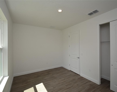 102 Brittany Lane - Photo Thumbnail 19