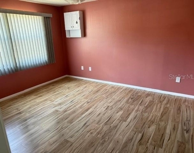 4022 Beaver Lane - Photo Thumbnail 8