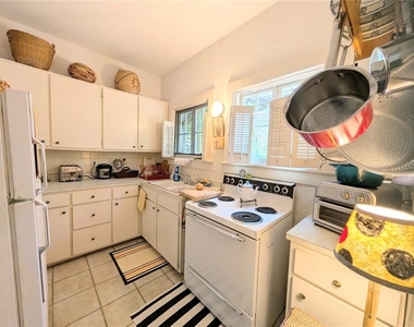 1701 Siesta Drive - Photo Thumbnail 11