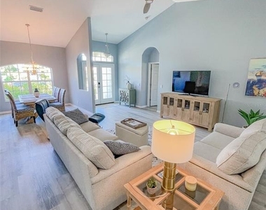 2137 Date Palm Way - Photo Thumbnail 3