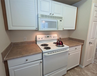 5711 Soldier Circle - Photo Thumbnail 7