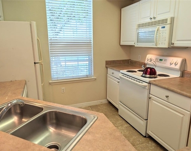5711 Soldier Circle - Photo Thumbnail 6