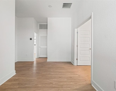 8044 Gulfstream Court - Photo Thumbnail 16