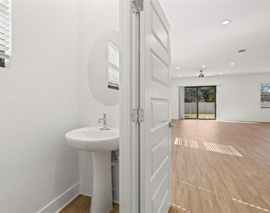 8044 Gulfstream Court - Photo Thumbnail 6