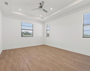 8044 Gulfstream Court - Photo Thumbnail 18