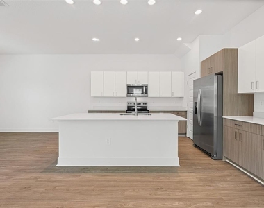 8044 Gulfstream Court - Photo Thumbnail 10