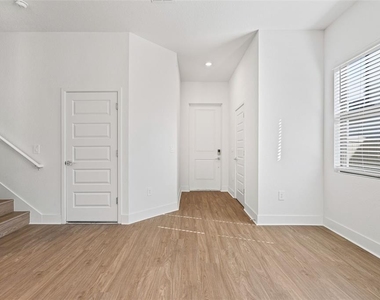 8044 Gulfstream Court - Photo Thumbnail 5
