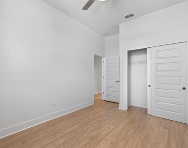 8044 Gulfstream Court - Photo Thumbnail 32