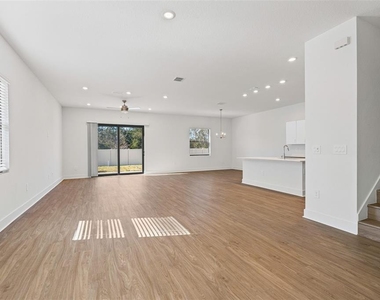 8044 Gulfstream Court - Photo Thumbnail 4