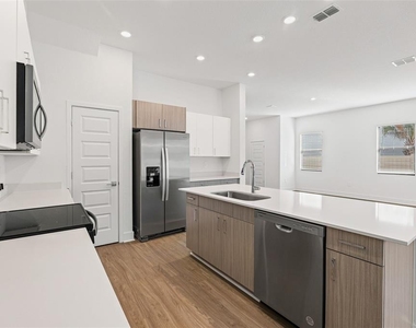 8044 Gulfstream Court - Photo Thumbnail 12