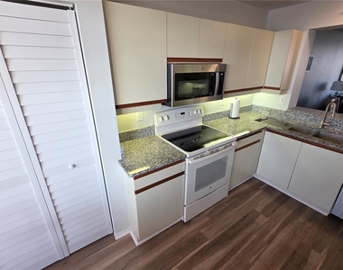 4460 Fairways Boulevard - Photo Thumbnail 6