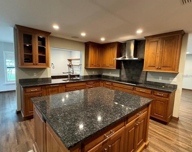 5033 Vivienda Way - Photo Thumbnail 13