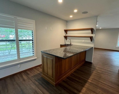 5033 Vivienda Way - Photo Thumbnail 15