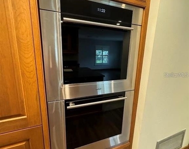 5033 Vivienda Way - Photo Thumbnail 11