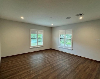 5033 Vivienda Way - Photo Thumbnail 14