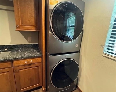 5033 Vivienda Way - Photo Thumbnail 4