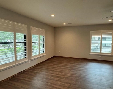 5033 Vivienda Way - Photo Thumbnail 21