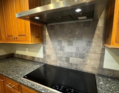 5033 Vivienda Way - Photo Thumbnail 8