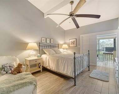 1601 Pelican Point Drive - Photo Thumbnail 18
