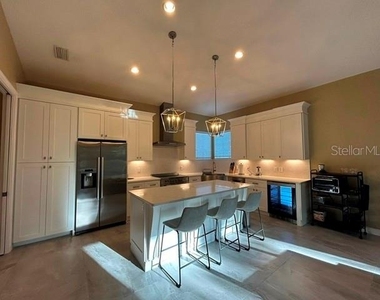 5461 46th Court W - Photo Thumbnail 8