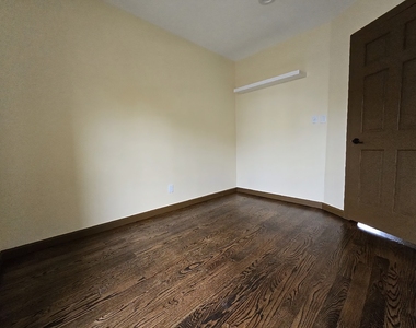 118 Roebling Street - Photo Thumbnail 9
