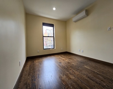 118 Roebling Street - Photo Thumbnail 7