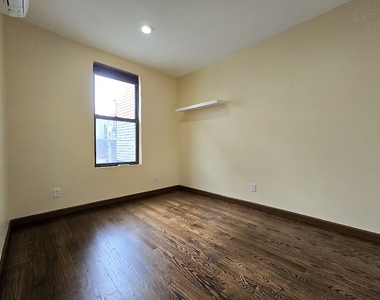 118 Roebling Street - Photo Thumbnail 4