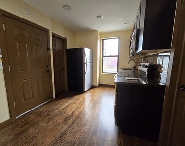 118 Roebling Street - Photo Thumbnail 1