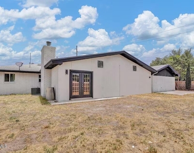 9100 Parkland Drive - Photo Thumbnail 9