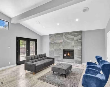 9100 Parkland Drive - Photo Thumbnail 4