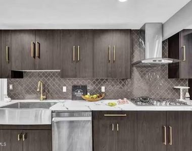 9100 Parkland Drive - Photo Thumbnail 15