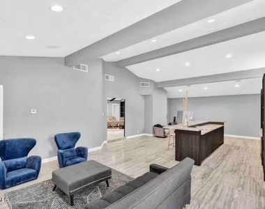 9100 Parkland Drive - Photo Thumbnail 11