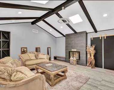 9100 Parkland Drive - Photo Thumbnail 3