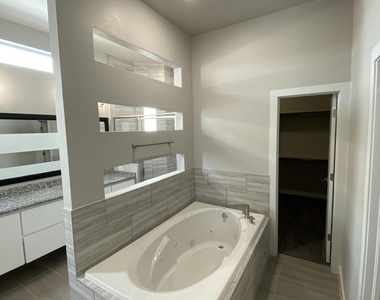 12360 Desert Wolf Avenue - Photo Thumbnail 14