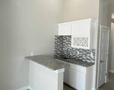12360 Desert Wolf Avenue - Photo Thumbnail 8