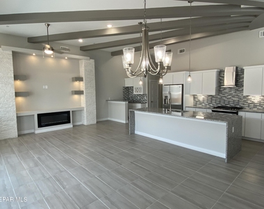 12360 Desert Wolf Avenue - Photo Thumbnail 5