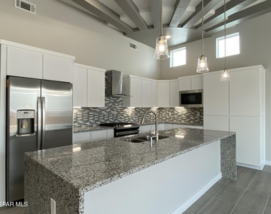 12360 Desert Wolf Avenue - Photo Thumbnail 7