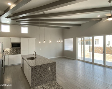 12360 Desert Wolf Avenue - Photo Thumbnail 3