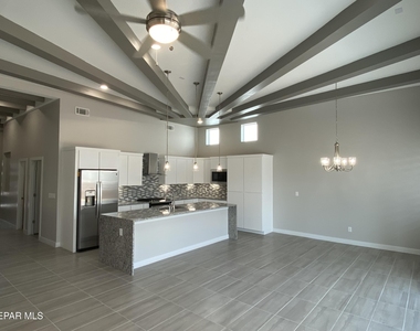 12360 Desert Wolf Avenue - Photo Thumbnail 4