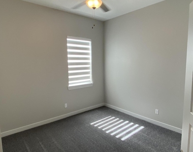 12360 Desert Wolf Avenue - Photo Thumbnail 18