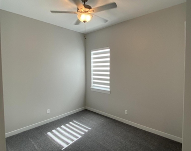 12360 Desert Wolf Avenue - Photo Thumbnail 16