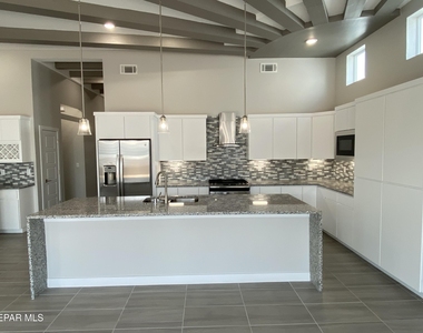 12360 Desert Wolf Avenue - Photo Thumbnail 6