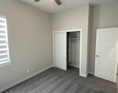 12360 Desert Wolf Avenue - Photo Thumbnail 17